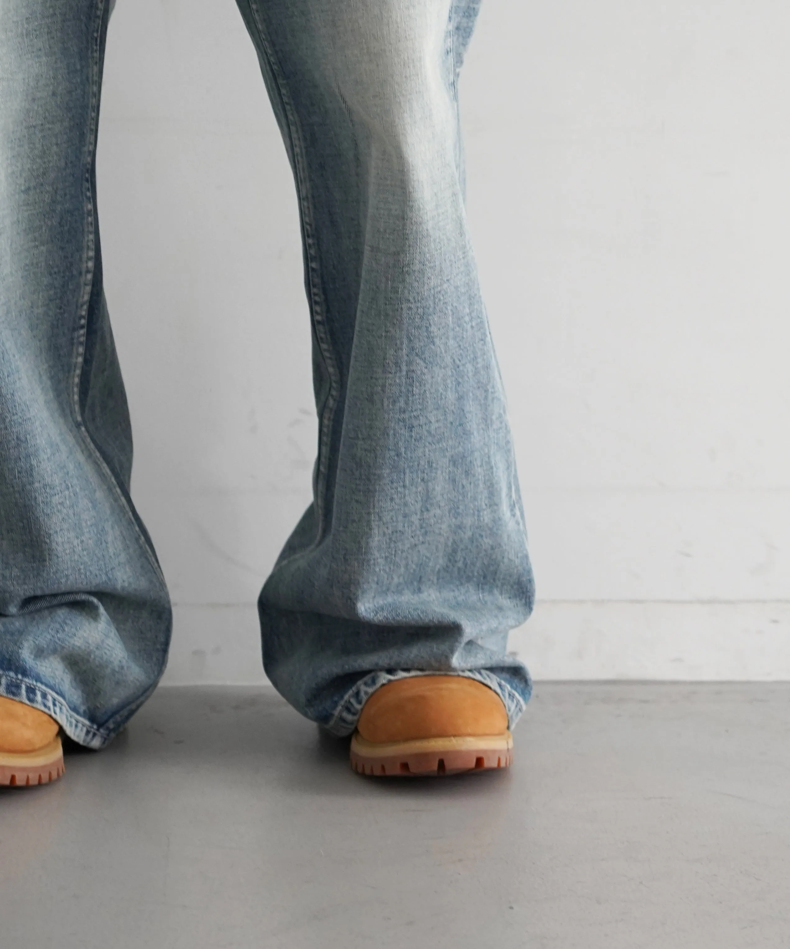 FAX COPY EXPRESS The Wide denim in light wash "LIGHT BLUE"